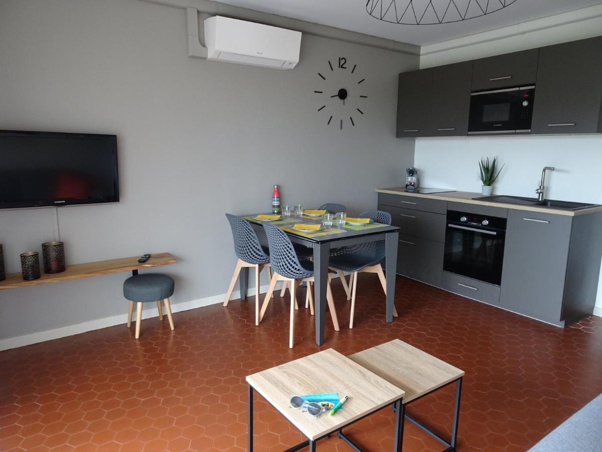 T3 150 M De La Plage, Climatisation, Piscine Et Parking Privatif - Le Lavandou Bagian luar foto